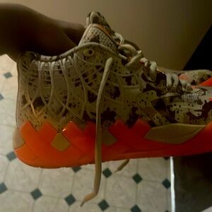 Melos 10.5 basketball shoe